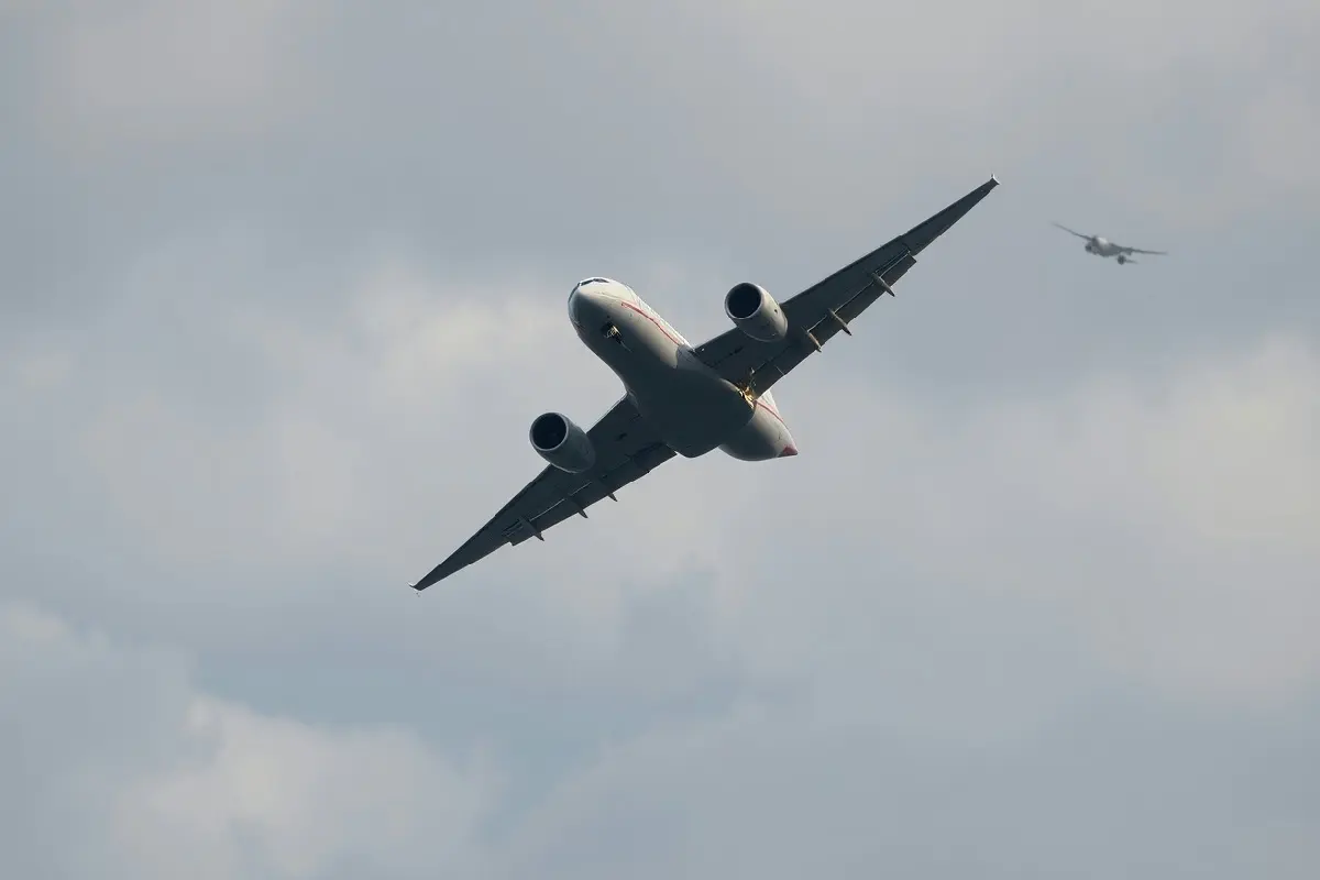 Aerei in balia delle correnti: le rotte con più turbolenze del 2025 che non ti aspetti