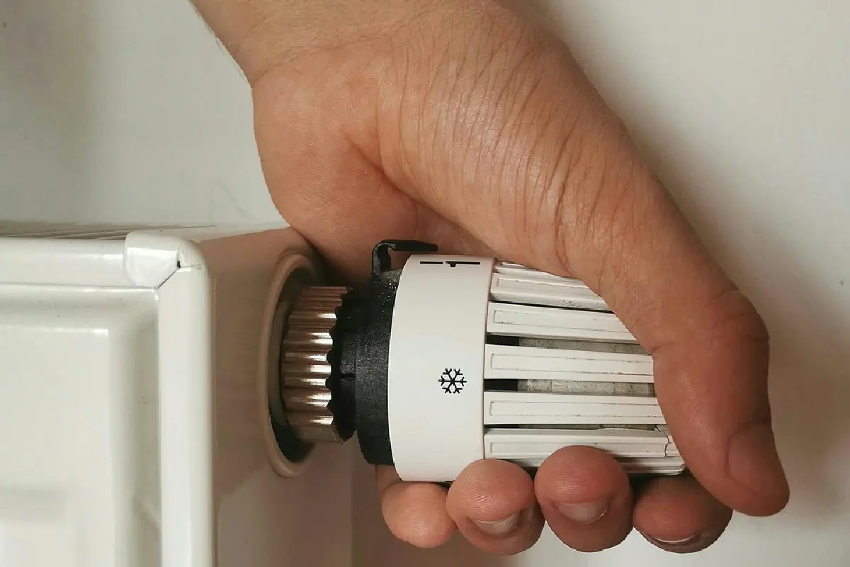 Termosifoni contro pompe di calore: come cambiano efficienza e comfort nelle abitazioni moderne